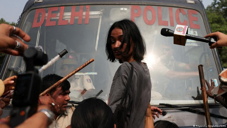India: Keberanian para wanita di balik "Kecoa"-Protes