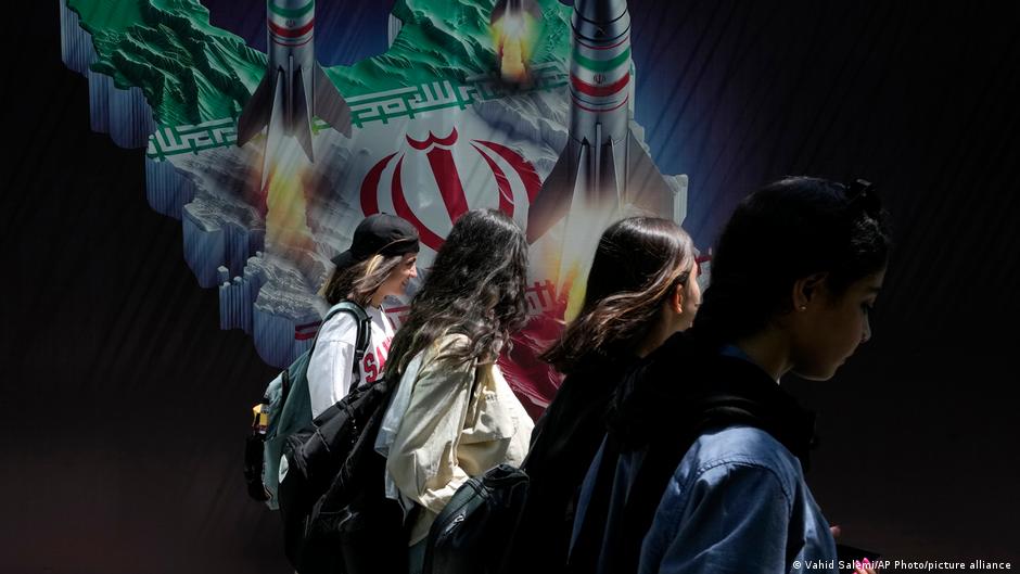 Iran: Lebih banyak tekanan terhadap perempuan tanpa jilbab