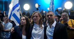 Jajak pendapat awal menunjukkan partai Netanyahu memimpin perolehan suara di Israel