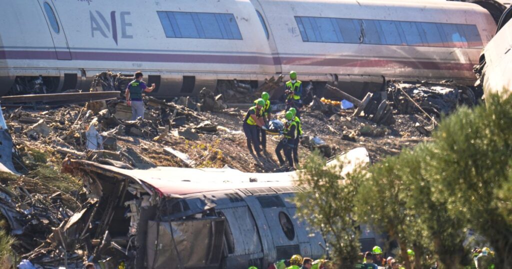 Kecelakaan kereta berkecepatan tinggi di Spanyol menewaskan sedikitnya 68 orang