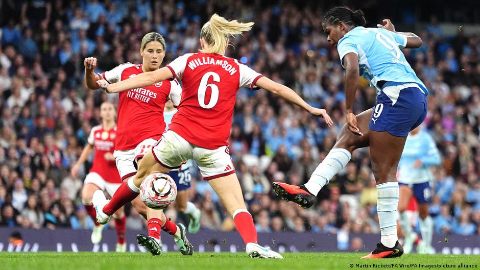 Sepak bola wanita sedang booming – namun banyak dari mereka yang tidak mendapatkan upah minimum
