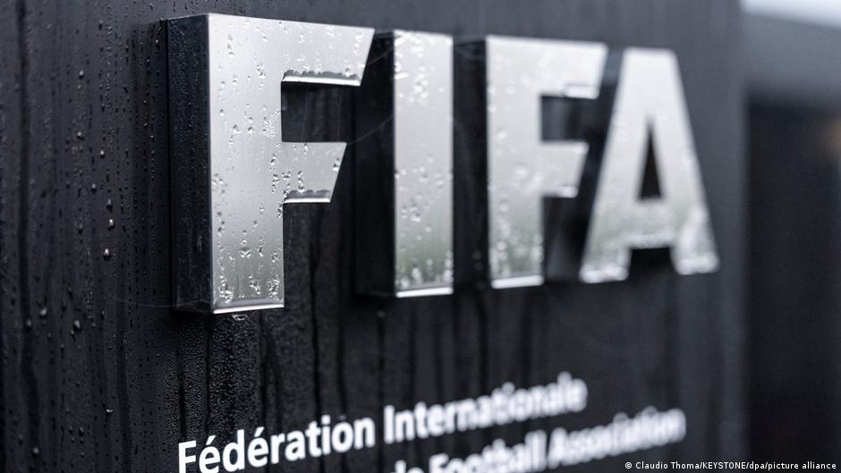 UEFA melawan Infantino: Kubu saling mengawasi di Dewan FIFA